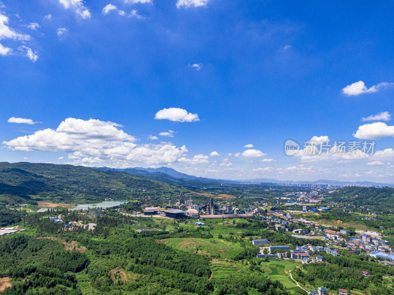 蓝天白云山川丘陵航拍摄影图