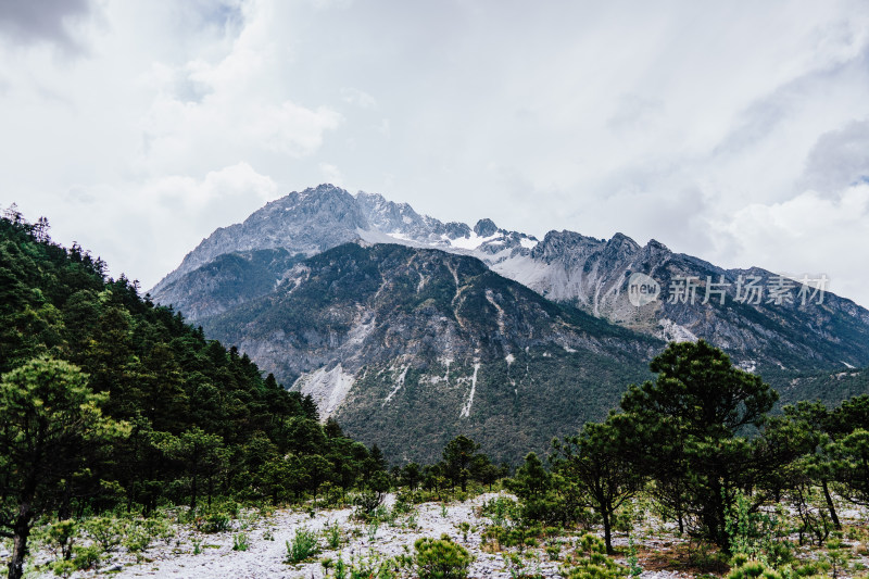 丽江玉龙雪山干河坝山脊线