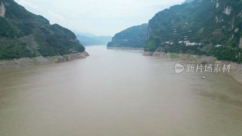 航拍湖北宜昌秭归县牛肝马肺峡长江风光