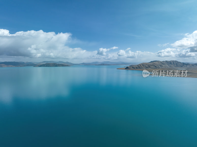 西藏山南羊卓雍措圣湖神湖蓝色高空航拍