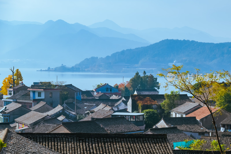 宁波院士中心上俯瞰东钱湖风景