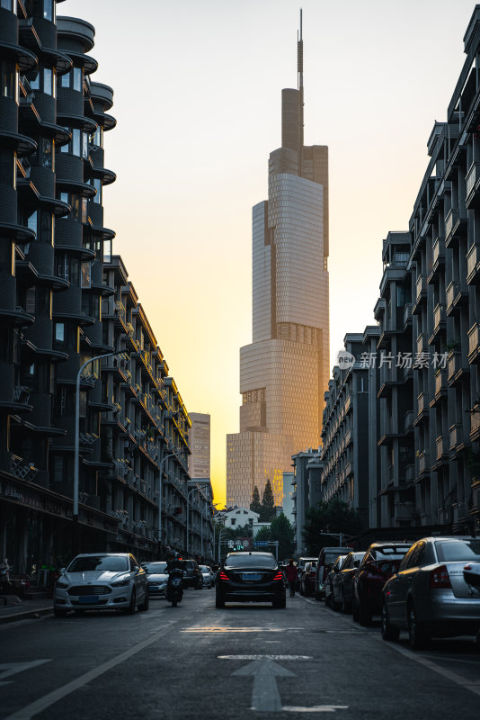 南京紫峰大厦与城市街道