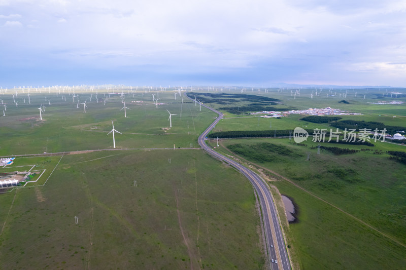 内蒙古呼和浩特辉腾锡勒草原航拍晚霞 风车