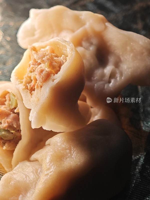 内馅饱满的美味饺子