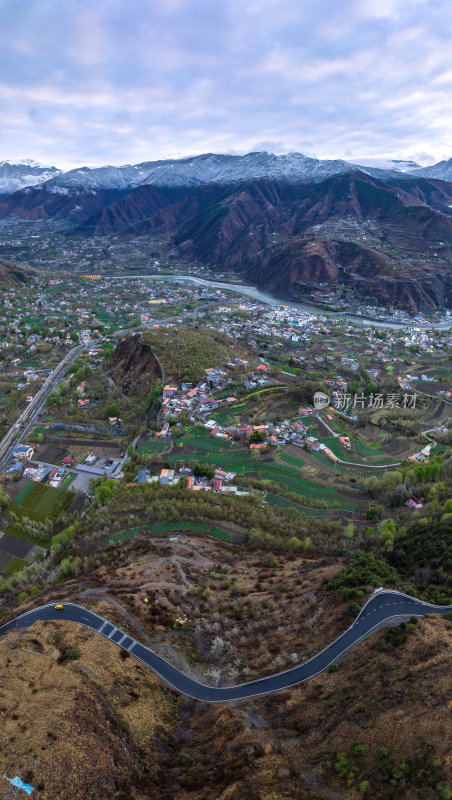 四川阿坝州金川梨花藏寨雪山高空航拍