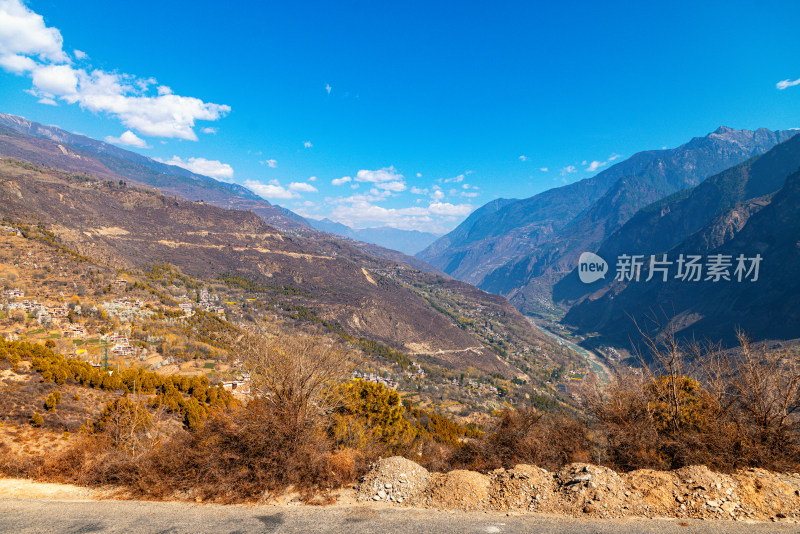 高原峡谷风光丹巴民居