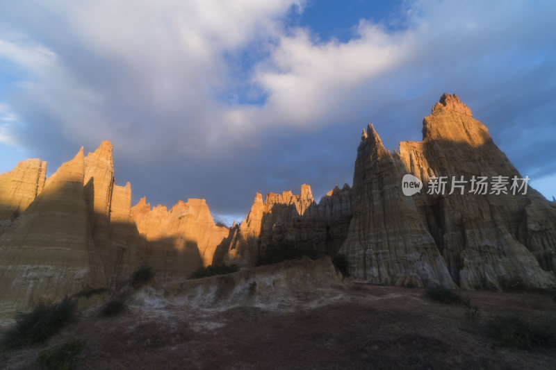 壮观的土林自然地貌全景