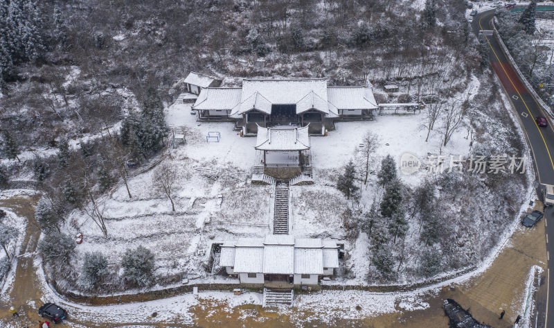 冬天云和梯田景观下雪之后