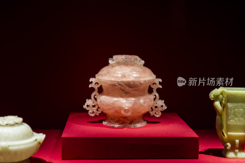 清代乾隆芙蓉石蟠螭耳盖炉，南京博物院藏