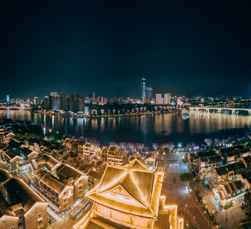 广西柳州夜景-窑埠古镇与城市天际线