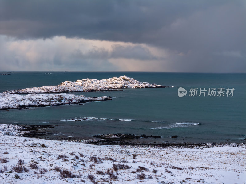 挪威罗弗敦群岛北极圈雷纳冬季雪景高空航拍