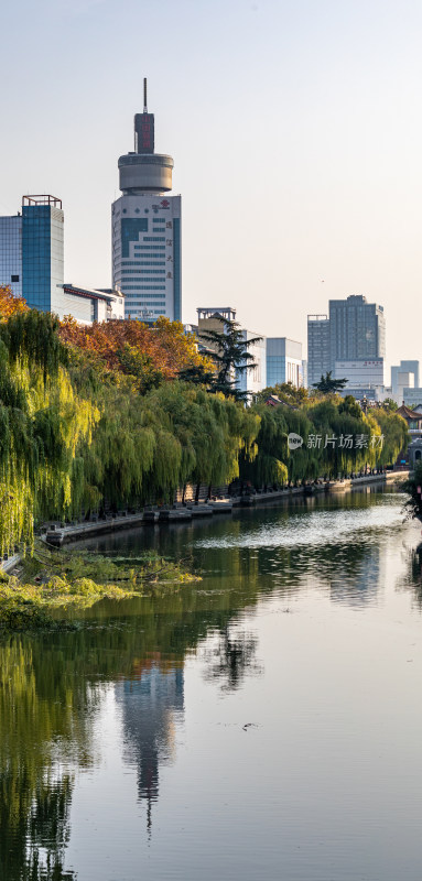 济宁宣阜巷老运河河畔古建城市风光倒影