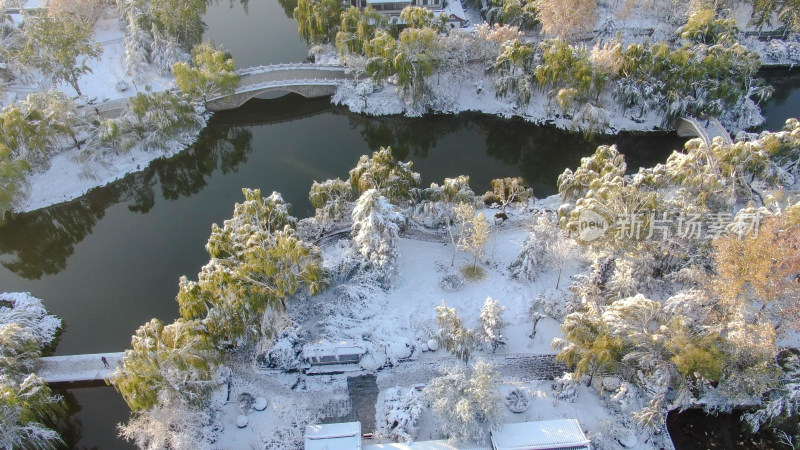 航拍山东济南大明湖景区雪景