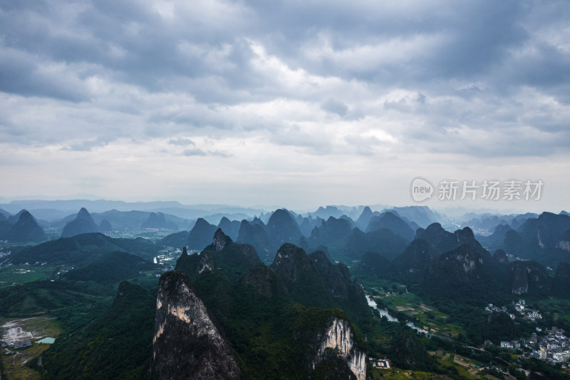 桂林阳朔漓江山水自然风光航拍