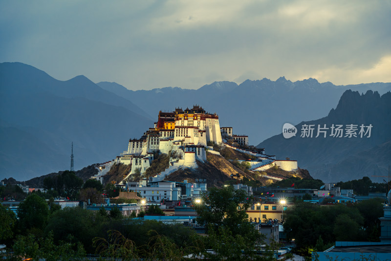 中国西藏拉萨布达拉宫夜景