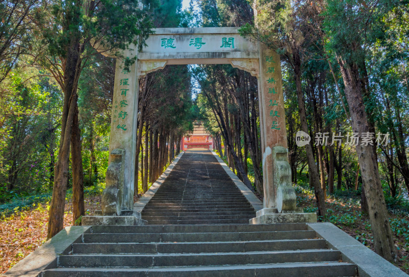 深圳仙湖植物园听涛阁牌坊与登山台阶