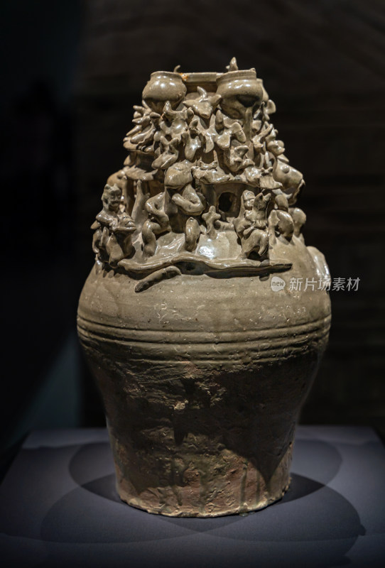 浙江省博物馆越窑青瓷堆塑罐特写