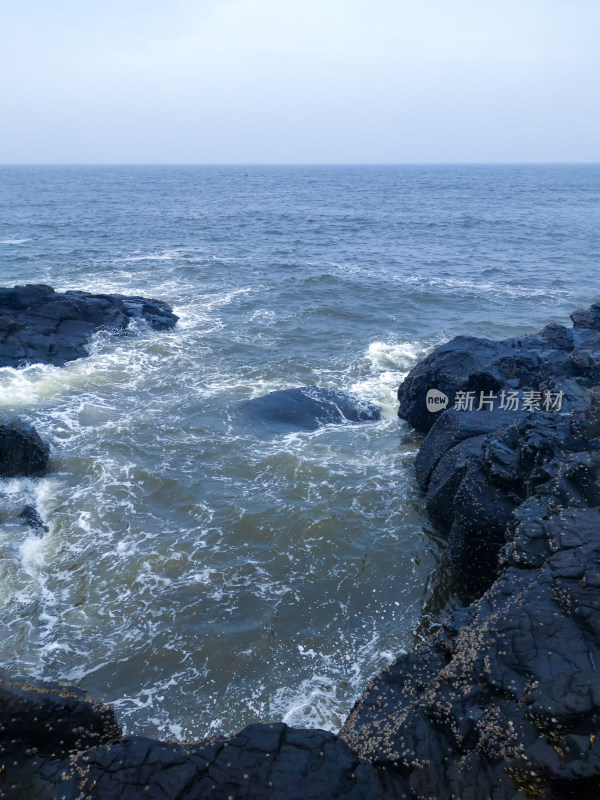 漳州火山岛海边火山岩石