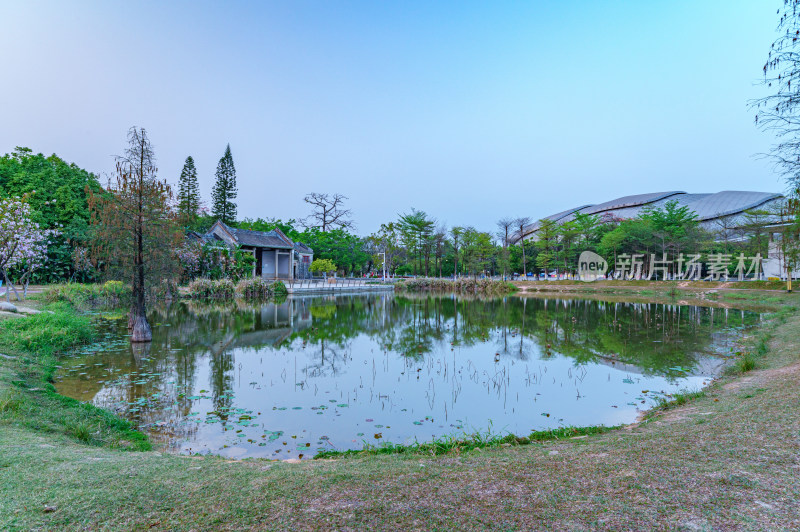 广州大学城中心湖与自行车轮滑运动极限中心