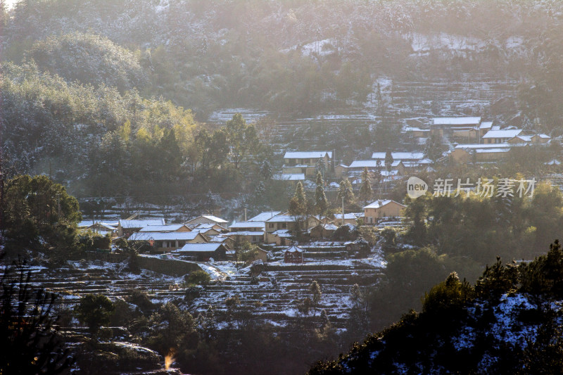 下雪后大山风景浙西南山地