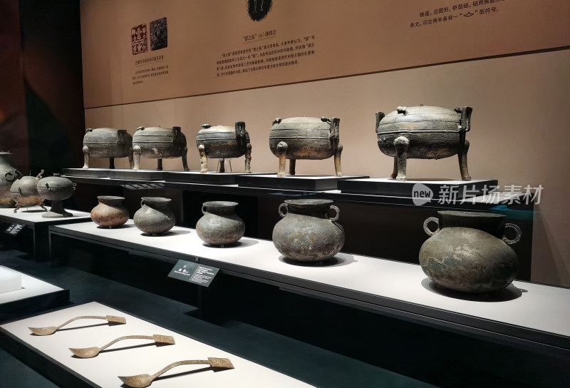 四川博物院展厅 青铜器 陶器  战国时期铜器