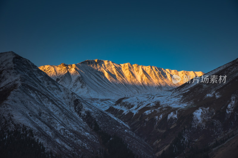 雪山日出日照金山自然风景