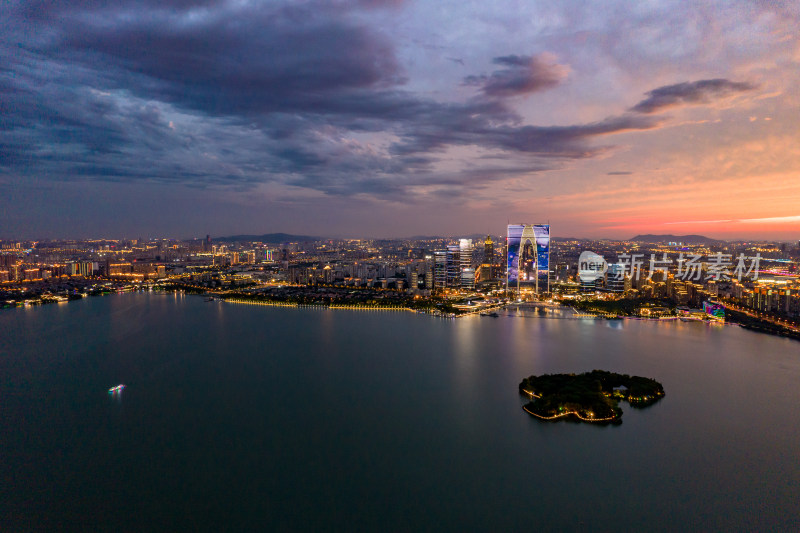 苏州金鸡湖日落晚霞夕阳夜景航拍摄影图