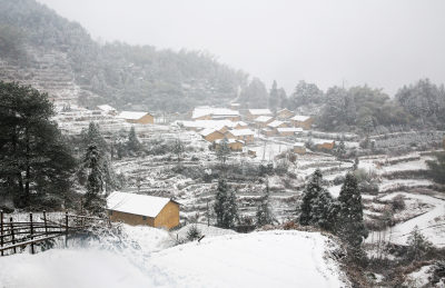 云和梯田周边雪后的风景