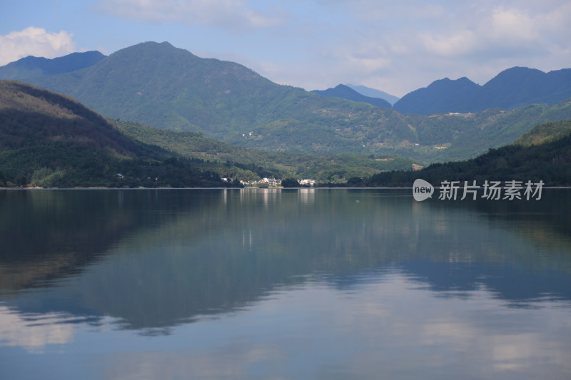 山湖 湖泊 山峦 乡村 山村