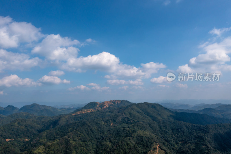 山脉 山峰 山峦 云雾缭绕的山峰