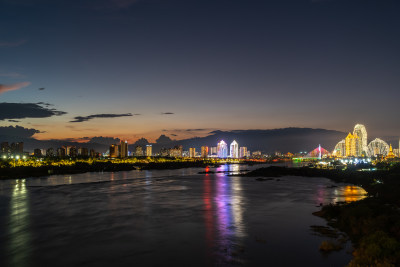 西双版纳城市夜景与流云晚霞