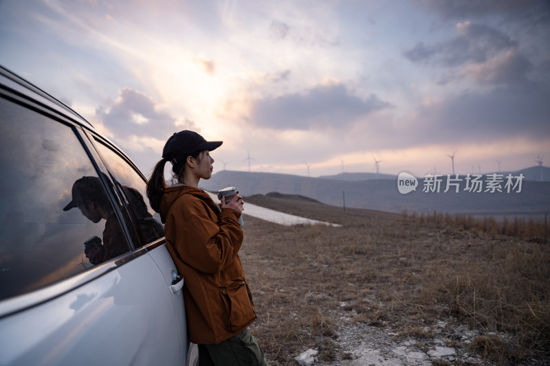 年轻女人自驾游