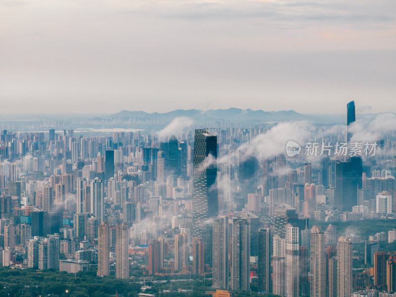 航拍夏季武汉暴雨后云雾中的城市风光