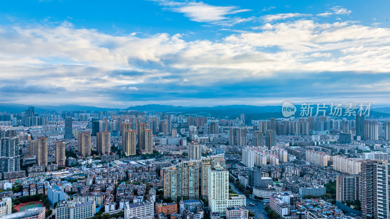 云南昆明主城区高楼清晨航拍