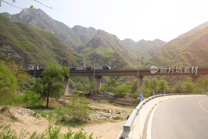 大秦线铁路经过山区