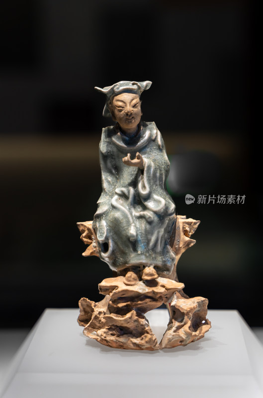 浙江省博物馆龙泉窑青瓷露胎仙道人物像特写
