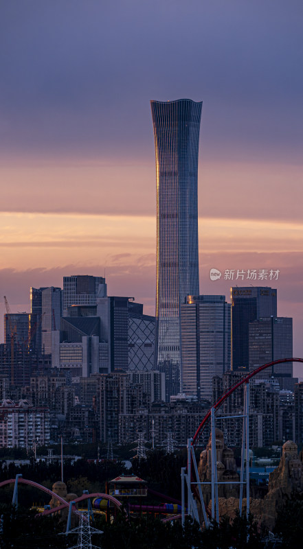 夕阳下的北京CBD标志性建筑