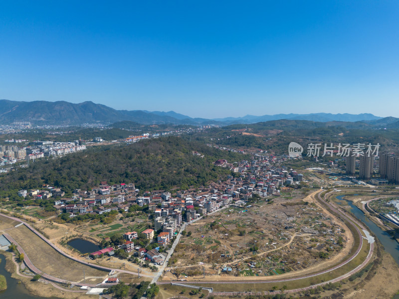 仙游城区有山地背景的城市鸟瞰全景