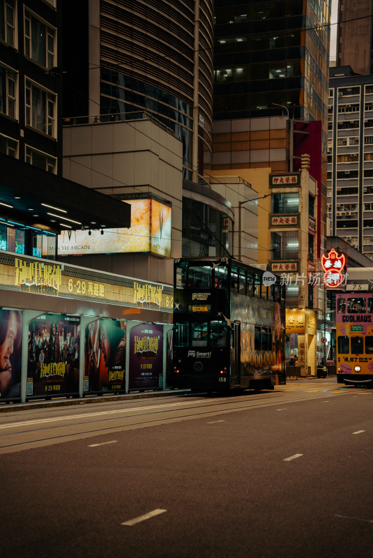 香港夜晚公交电车