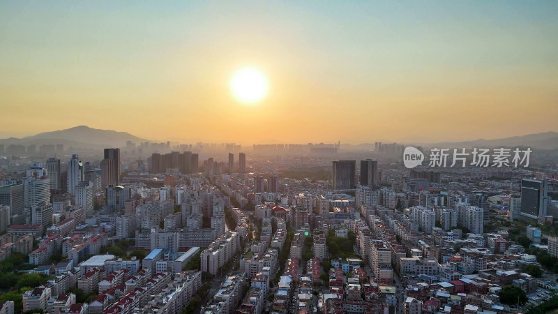 福建泉州傍晚城市风光航拍图