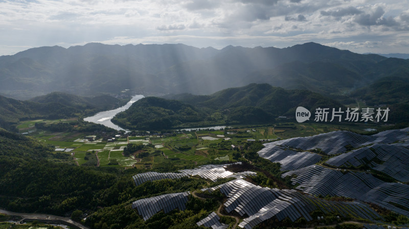 航拍大型的光伏发电基地，高兴科技能源产业