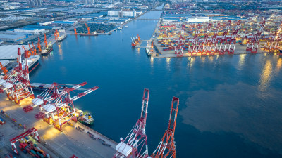 青岛港集装箱货运码头航拍经济贸易进出口