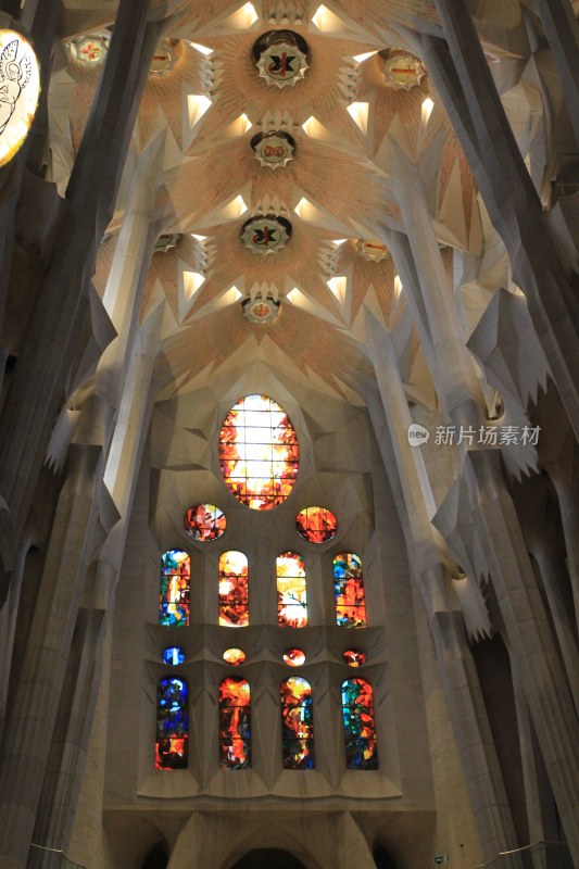 西班牙巴塞罗那圣家堂建筑内部
