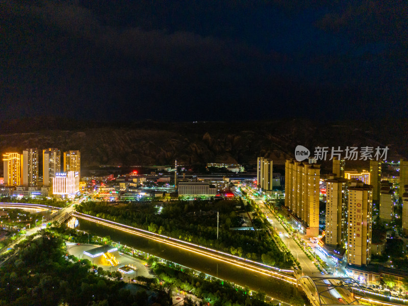 甘肃定西城市夜景交通航拍图