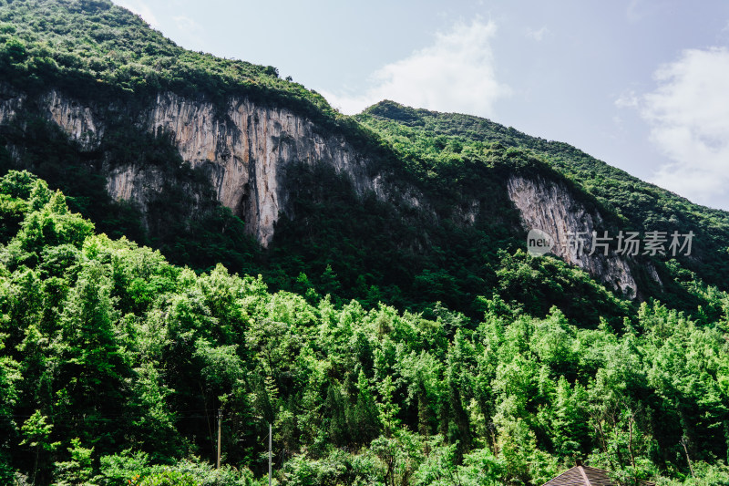 安顺格凸河风景区燕子洞穿上洞