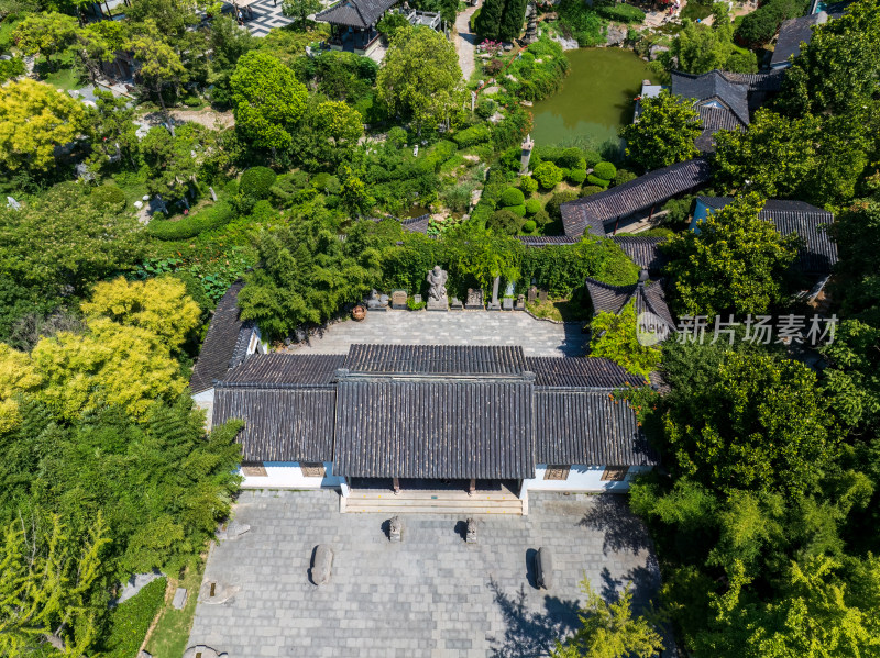 夏季白天航拍江苏徐州点石园石刻艺术馆全景