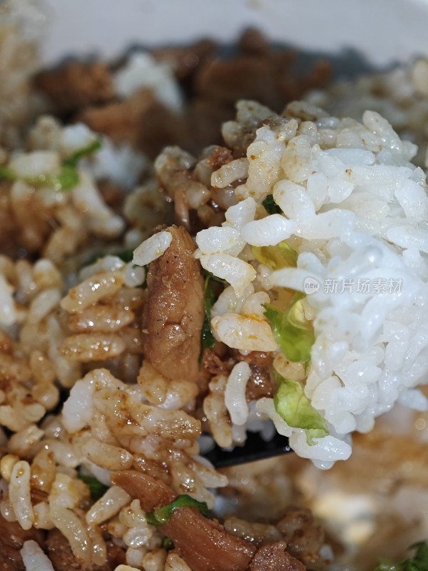 牛肉青菜盖浇米饭特写