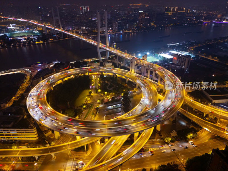 航拍俯瞰上海南浦大桥夜景