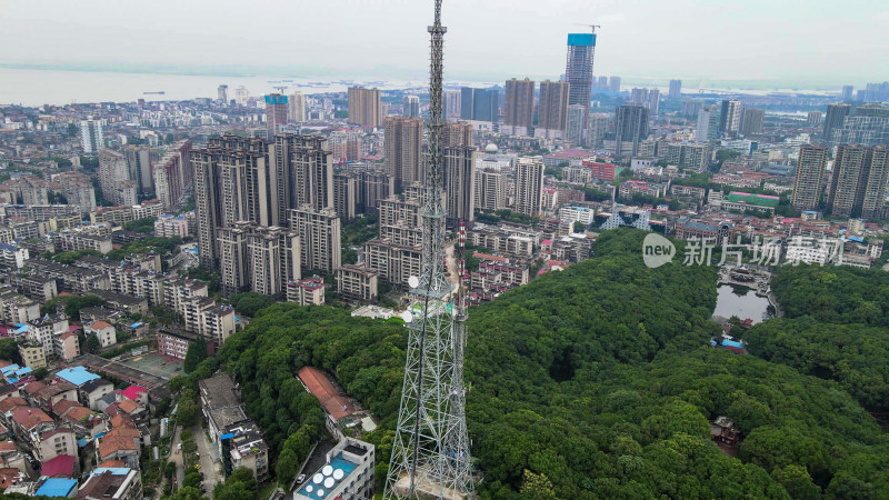 湖南岳阳城市风光交通航拍图