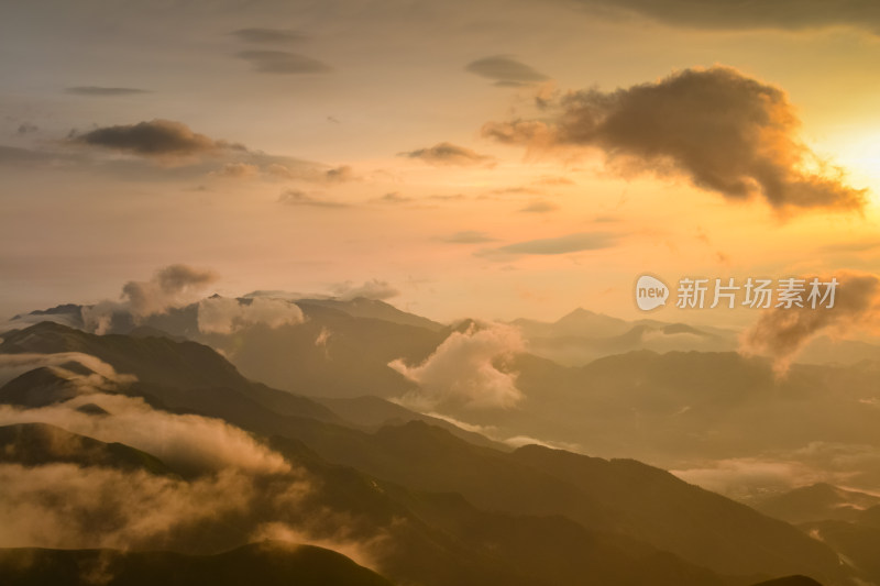 高山草甸武功山日出时分自然风景